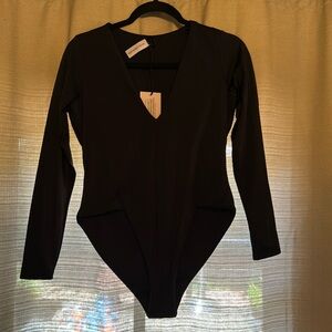 Dos Gardenias black long sleeve v-neck swimsuit